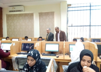 نائب رئيس جامعة أسوان: طلاب كلية التربية النوعية لأول مرة يؤدون الاختبارات الإلكترونية