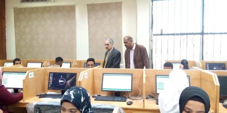 نائب رئيس جامعة أسوان: طلاب كلية التربية النوعية لأول مرة يؤدون الاختبارات الإلكترونية