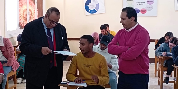 رئيس جامعة الأقصر يؤكد عدم وجود أي معوقات أثناء سير العملية الأمتحانية