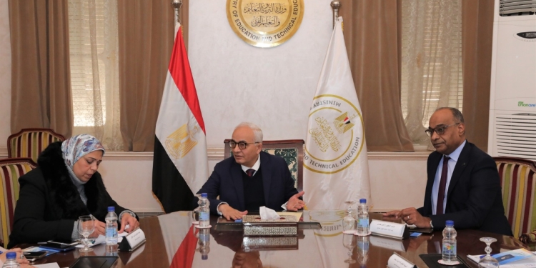 بما لا يخل بنواتج التعلم.. حجازي يستعرض آليات تطوير المناهج للطلاب ذوي الإعاقة البصرية