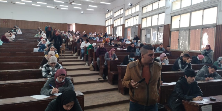 نائب رئيس جامعة الزقازيق: توفير بيئة آمنة للطلاب لأداء امتحانات الفصل الدراسي الأول