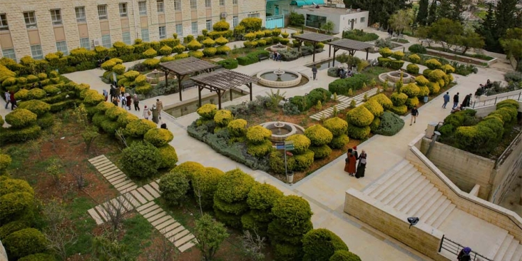 بهدف تطوير البحث العلمي ... جامعة القدس توقع إتفاقية تعاون مع مركز البحوث الماليزي