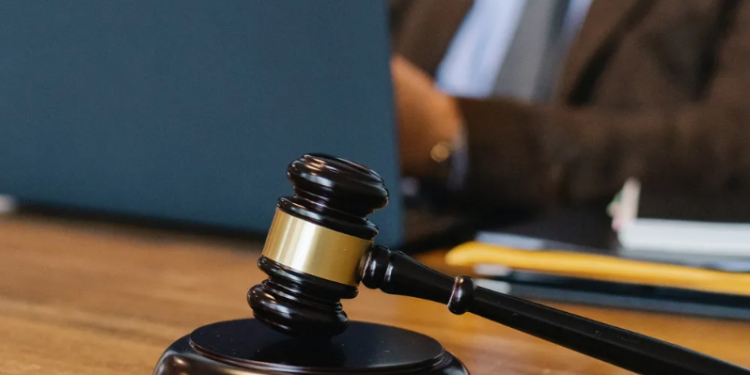 طلاب كلية الحقوق يترقبون ... ظهور أول محامي روبوت في المحاكم في 22 فبراير الجاري