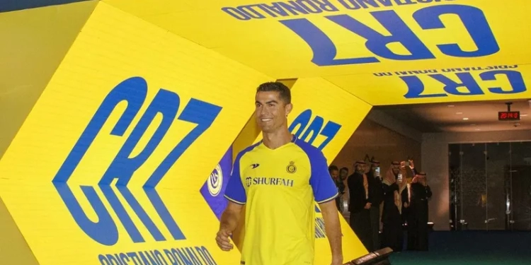 رونالدو يظهر لأول مرة في التشكيل الرسمي للنصر السعودي