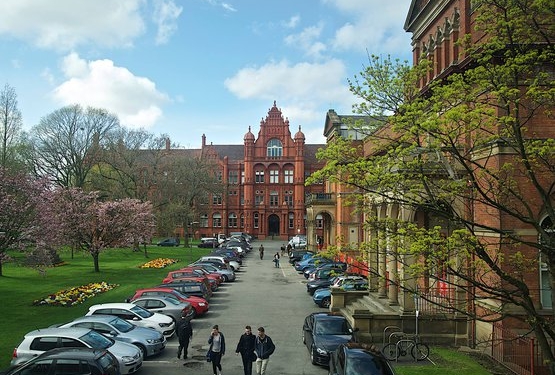 للطلاب المصريين ... جامعة سالفورد البريطانية تقدم منحة ماجستير في الصحة العامة