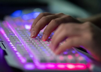 علماء من جامعة أكسفورد: يجب التعامل مع الذكاء الاصطناعي على أنه "سلاح نووي"