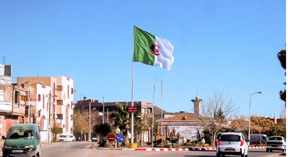 وزارة التعليم الجزائرية تدرس تعديلاً يسمح للطلاب بالحصول على شهادتين في نفس الوقت