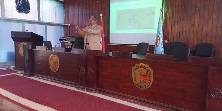 جامعة الطفل بسوهاج تستأنف أولى فعالياتها بمحاضرة عن علم المصريات والحضارة المصرية القديمة
