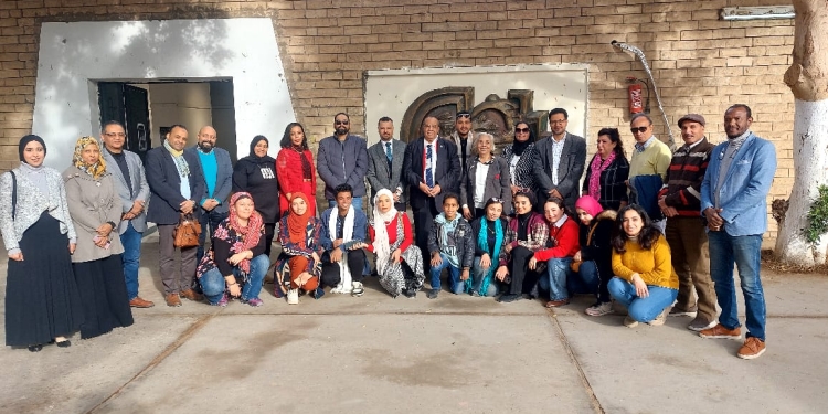 رئيس جامعة الأقصر يفتتح معرض سمبوزيوم الخزف الدولي