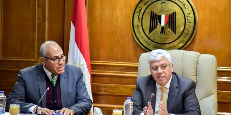 وزير التعليم العالي ورئيس الهيئة العربية للتصنيع يناقشان آليات تصنيع أول سيارة كهربائية مصرية