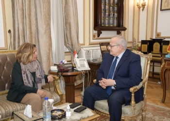 رئيس جامعة القاهرة يلتقى رئيسة المجلس القومي لحقوق الإنسان