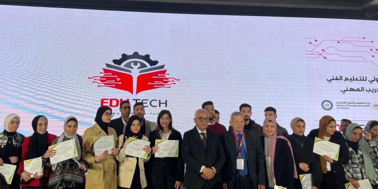 «حجازي» يكرم 26 طالبا من أوائل الدبلومات الفنية بـإيدتوك إجيبت 2023