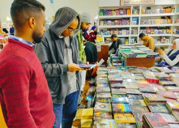 تفعيلًا لخطة النشاط الطلابي.. طلاب جامعة الأقصر يزورون معرض الكتاب