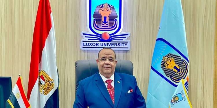 رئيس الجامعة الأقصر: لا تنساقوا وراء الأوهام التي يروجها تجار الهجرة غير الشرعية