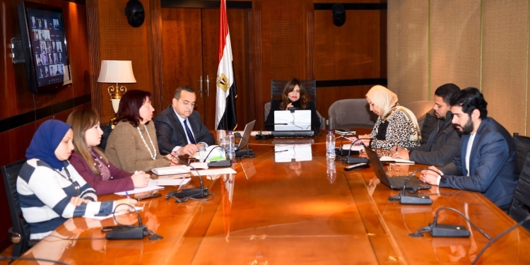 وزيرة الهجرة تناقش مع رؤساء الجاليات أوضاع الطلاب في أوكرانيا وروسيا و تحويلهم للجامعات المصرية