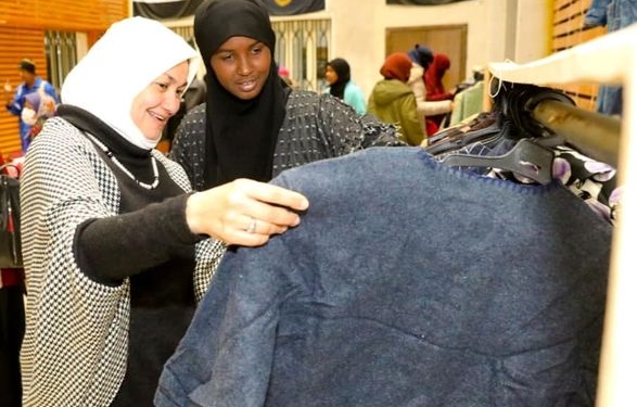 مستشار شيخ الأزهر: معرض الكساء الخيري يقدم نحو 4000 قطعه ملابس للوافدين