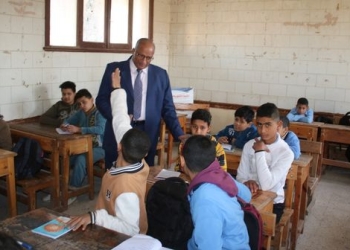 بعد زيارة مفاجئة لوكيل الوزارة.. إلغاء تكليف مدير مدرسة وإحالته للتحقيق