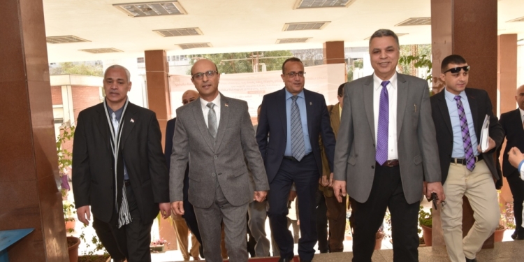 رئيس جامعة أسيوط: الدولة المصرية تعيش عصرها الذهبى فى مجال الصحة