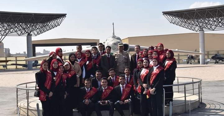 طلاب جامعة المنوفية يزورون متحف القوات الجوية| صور