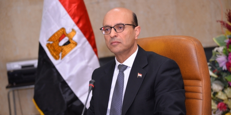 رئيس جامعة أسيوط يدعو عمداء كليات الجامعة لتقديم مقترحاتهم لإضافة البرامج الدراسية الجديدة