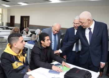 رئيس جامعة المنوفية يتفقد انتظام الدراسة بالفصل الدراسى الثانى بالجامعة الأهلية 