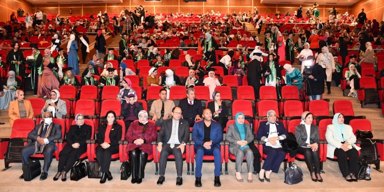 رئيس جامعة حلوان: المرأة هي كل المجتمع