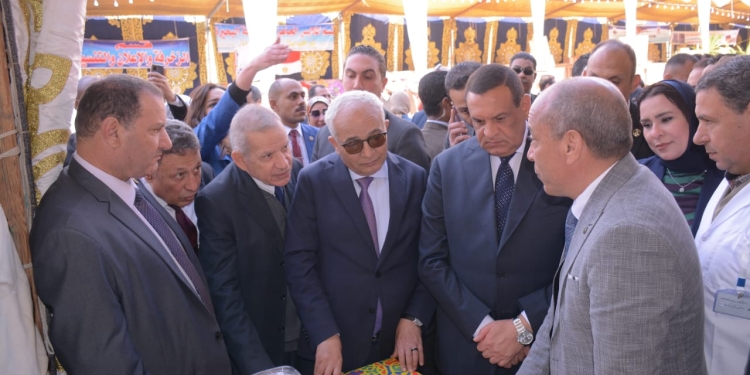 وزيرا التعليم والتنمية المحلية بتفقدان عدد من مشروعات "حياة كريمة" بالبحيرة