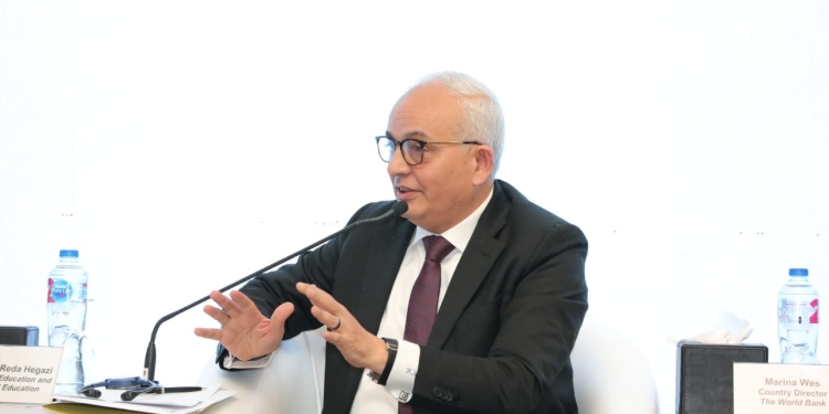 «حجازي» يوقع عقود تعيين الناجحين بمسابقة 30 ألف معلم مساعد المرحلة الأولى