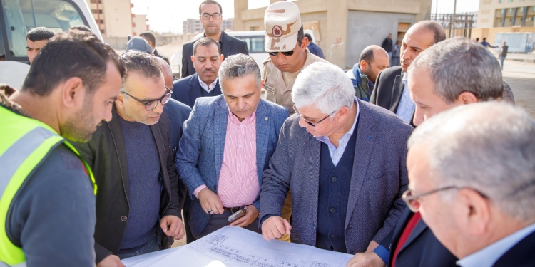 وزير التعليم العالي يتفقد المشروعات الجديدة بجامعة السويس