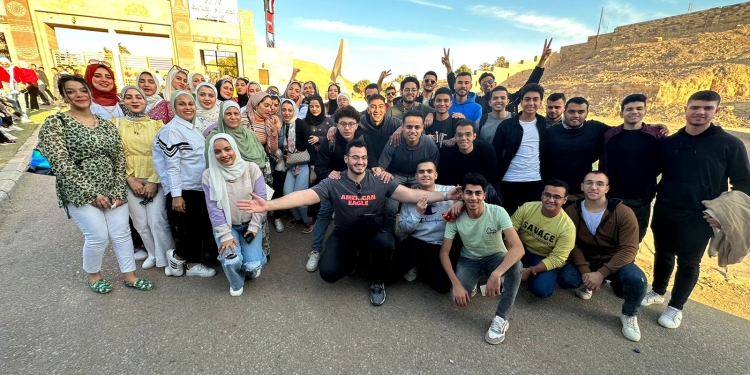 جامعة الزقازيق تشارك بوفد طلابي في رحلة " إعرف بلدك" إلي مدينتي الأقصر وأسوان