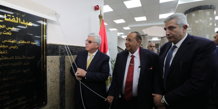 وزير التعليم العالي يفتتح مبنى كلية الطب بجامعة الأقصر