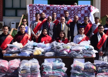 "طلاب من أجل مصر" بجامعة سوهاج تتضامن مع الأسر الأكثر احتياجا بتوزيع بطاطين وملابس الشتاء