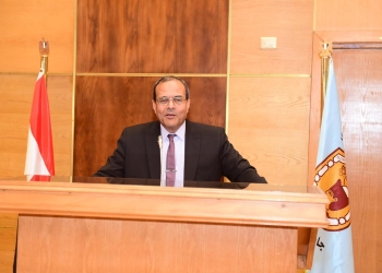 الدكتور مصطفى عبدالخالق رئيس جامعة سوهاج