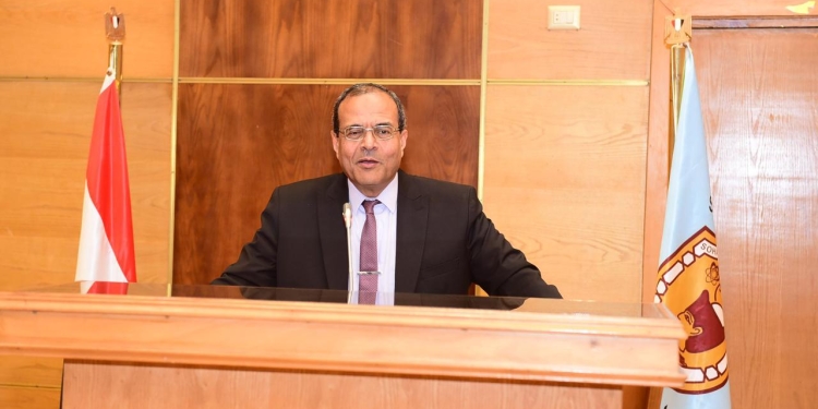 الدكتور مصطفى عبدالخالق رئيس جامعة سوهاج