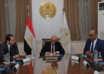 لنشر ثقافة لغة الإشارة.. التعليم: إعداد نشرة بالإشارات الأكثر استخدامًا وتعميمها على المدارس