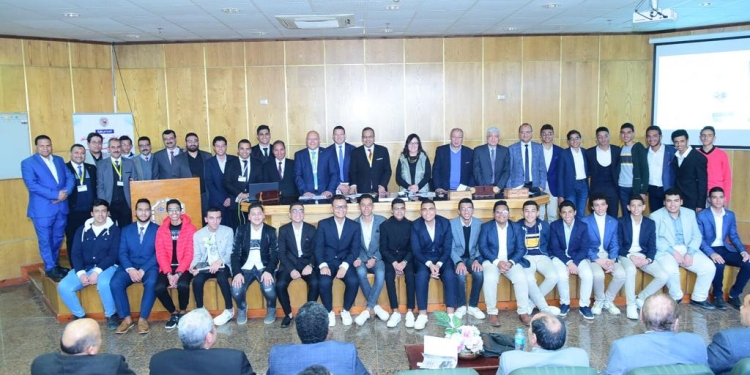 جامعة سوهاج تناقش المشروعات البحثية لطلاب الجامعة وطلاب ما قبل التعليم الجامعي