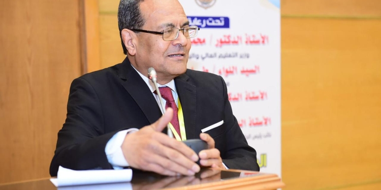 الدكتور مصطفى عبدالخالق رئيس جامعة سوهاج