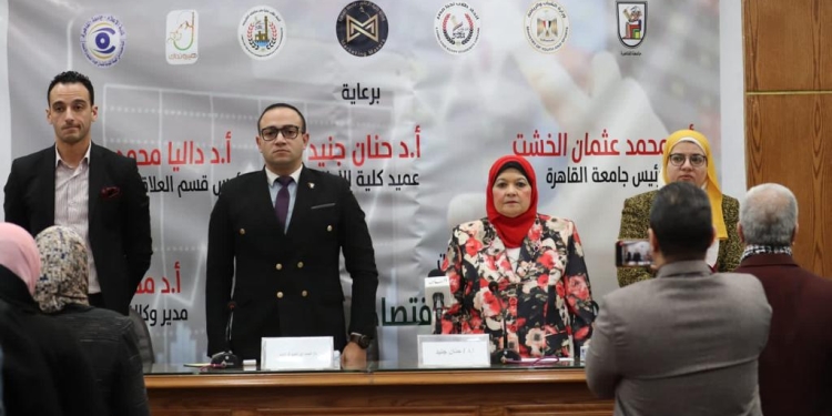 ندوة بكلية الإعلام جامعة القاهرة عن الاقتصاد المصري