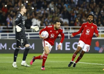 قندوسى وشريف وطاهر على دكة الأهلى بمباراة الرجاء المغربى