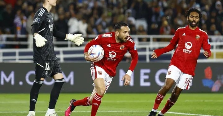 قندوسى وشريف وطاهر على دكة الأهلى بمباراة الرجاء المغربى