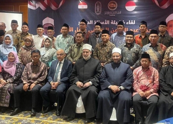وكيل الأزهر من إندونيسيا: نفخر بخريجي جامعتنا ونطالبهم بنشر ما تعلموه في قلعة العلم