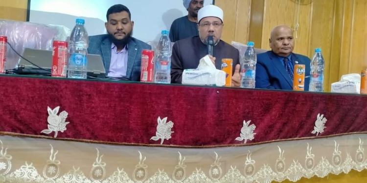 نائب رئيس جامعة الأزهر يشيد بجهود مركز التأهيل التربوي بالأقصر