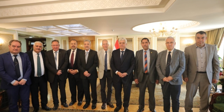 وزير التعليم العالي يلتقي وفدى الاتحاد الجغرافي الدولي والجمعية الجغرافية المصرية