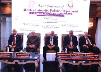 ﻿رئيس جامعة الأزهر يشيد بجهود الأطباء الذين يكفكفون أنين الأطفال ويضمدون آلامهم