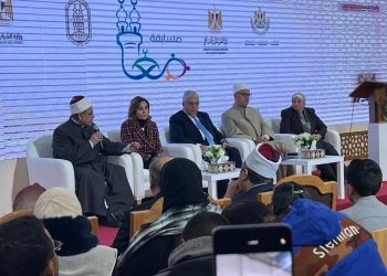 ﻿رئيس جامعة الأزهر يتفقد ركن الجامعة بمعرض الكتاب ويشارك في تكريم الفائزين في مسابقة: «معا لعودة القيم الإيجابية»