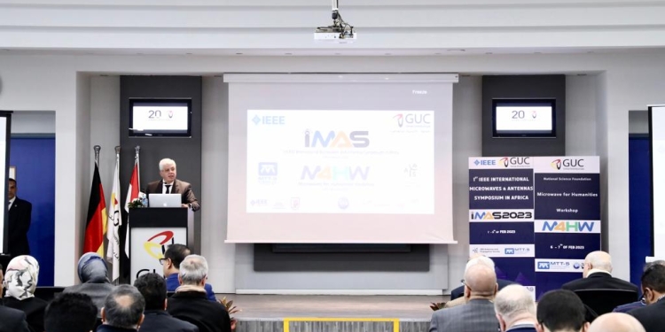 وزير التعليم العالي يشهد افتتاح المؤتمر الدولي للموجات الدقيقة في إفريقيا والشرق الأوسط بالجامعة الألمانية