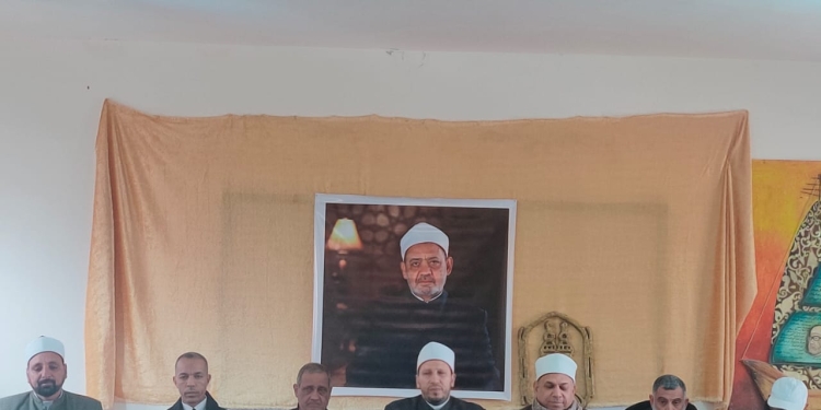 ﻿أزهر مطروح : اجتماع موسع بمعلمي ( العلوم_ الرياضيات) لتدريسها باللغة الانجليزية استعدادا لفتح فصول للغات