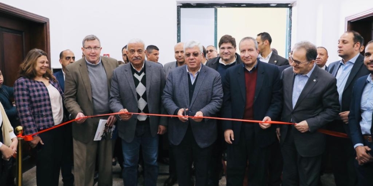 وزير التعليم العالي يفتتح المركز الجامعي للتطوير المهني بجامعة السويس