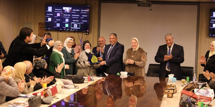 جامعة الأزهر : لأول مرة على مستوى الجامعات المصرية... تخريج الدفعة الأولى من الحاصلين على شهادة الصحة الإلكترونية بكلية الطب