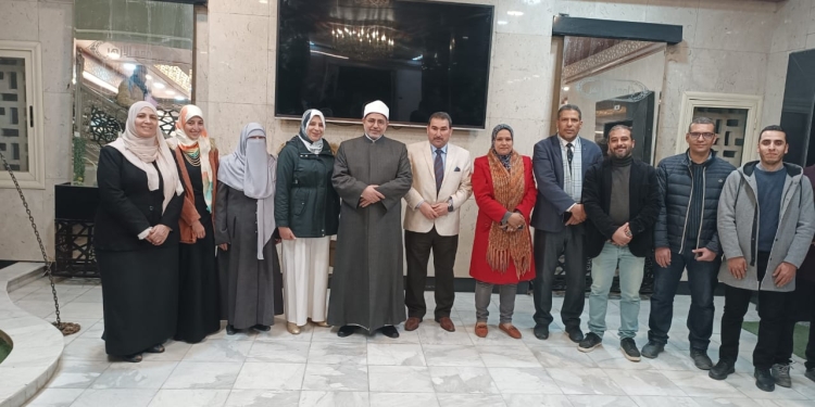 انطلاق قافلة جامعة الأزهر الشاملة إلى الأقصر محملة ب 1500 شجرة زيتون